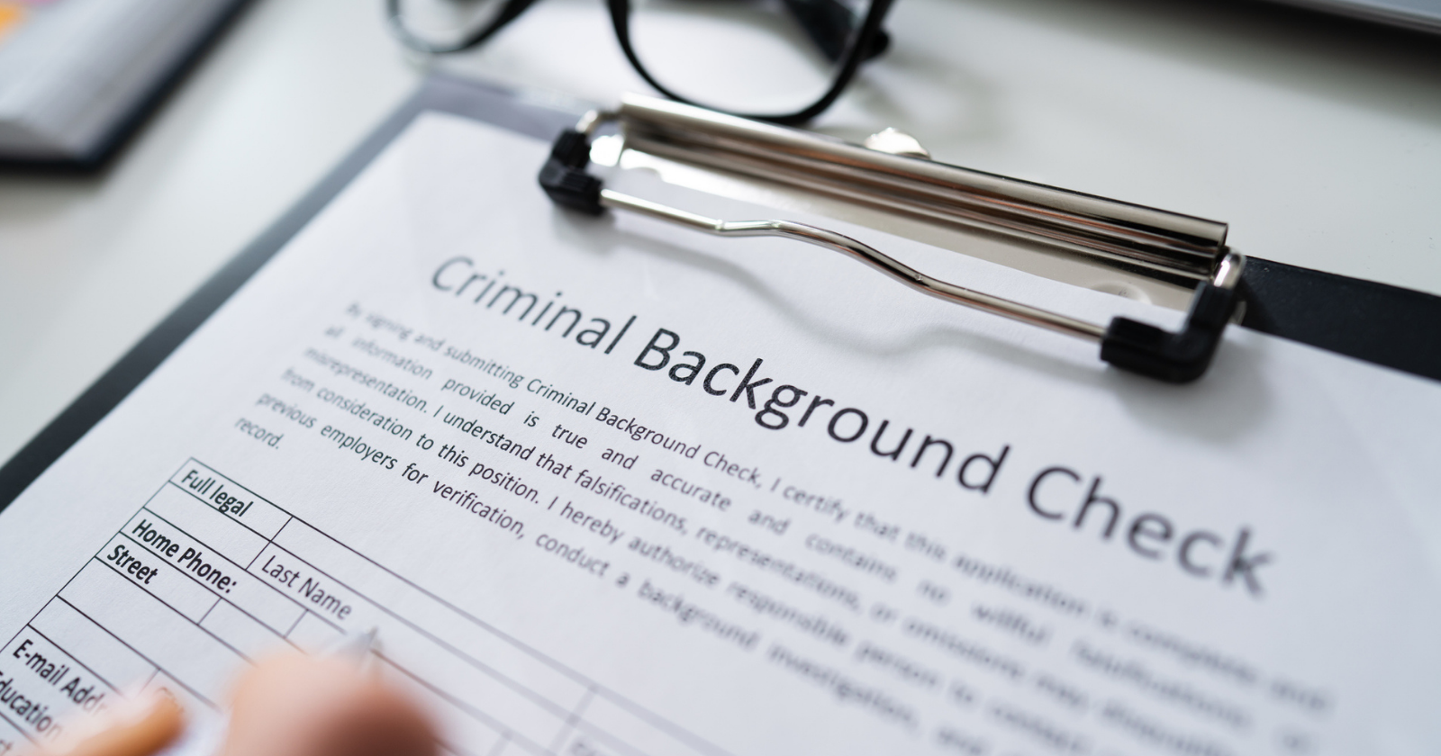 clipboard with blank background check 